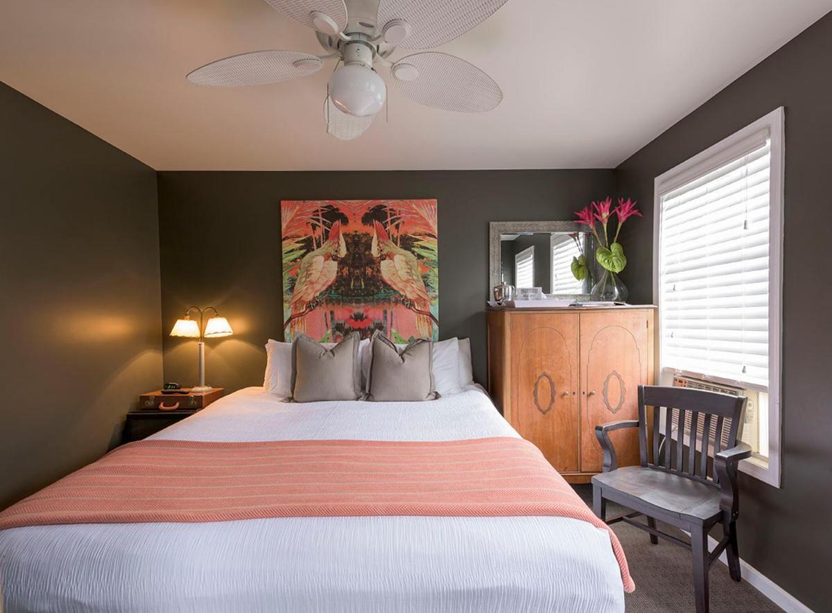 Rehoboth Guest House (Adults Only) เรอโฮโบธบีช ภายนอก รูปภาพ