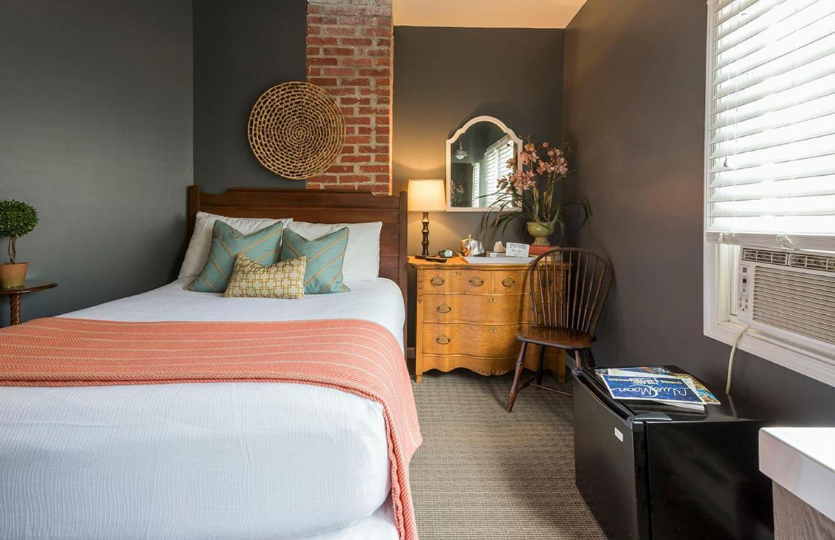 Rehoboth Guest House (Adults Only) เรอโฮโบธบีช ภายนอก รูปภาพ