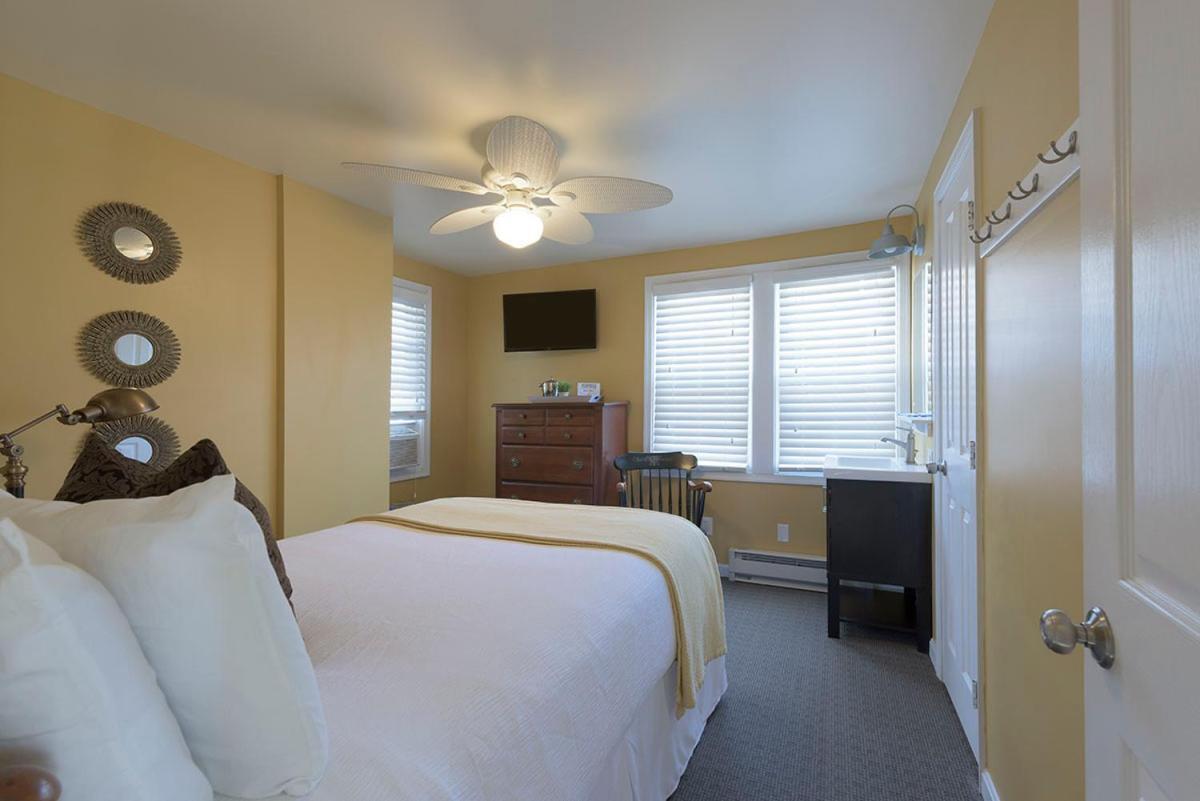 Rehoboth Guest House (Adults Only) เรอโฮโบธบีช ภายนอก รูปภาพ