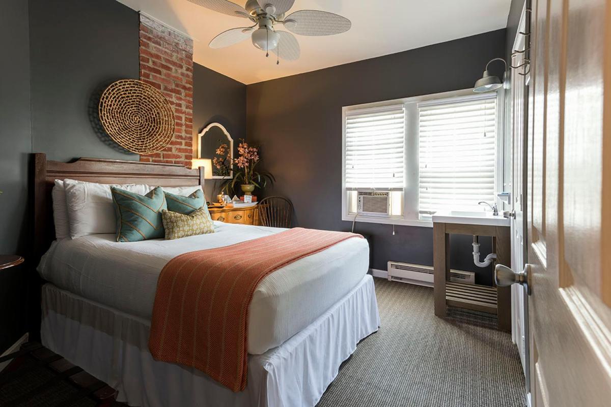 Rehoboth Guest House (Adults Only) เรอโฮโบธบีช ภายนอก รูปภาพ