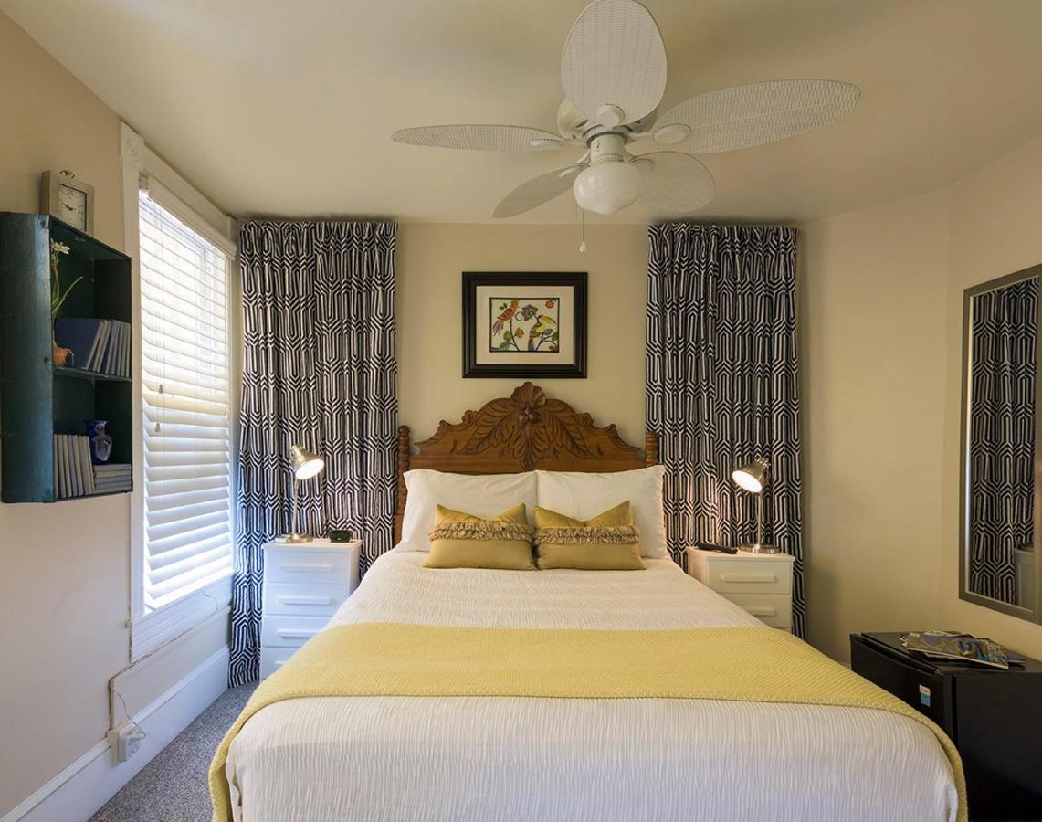 Rehoboth Guest House (Adults Only) เรอโฮโบธบีช ภายนอก รูปภาพ